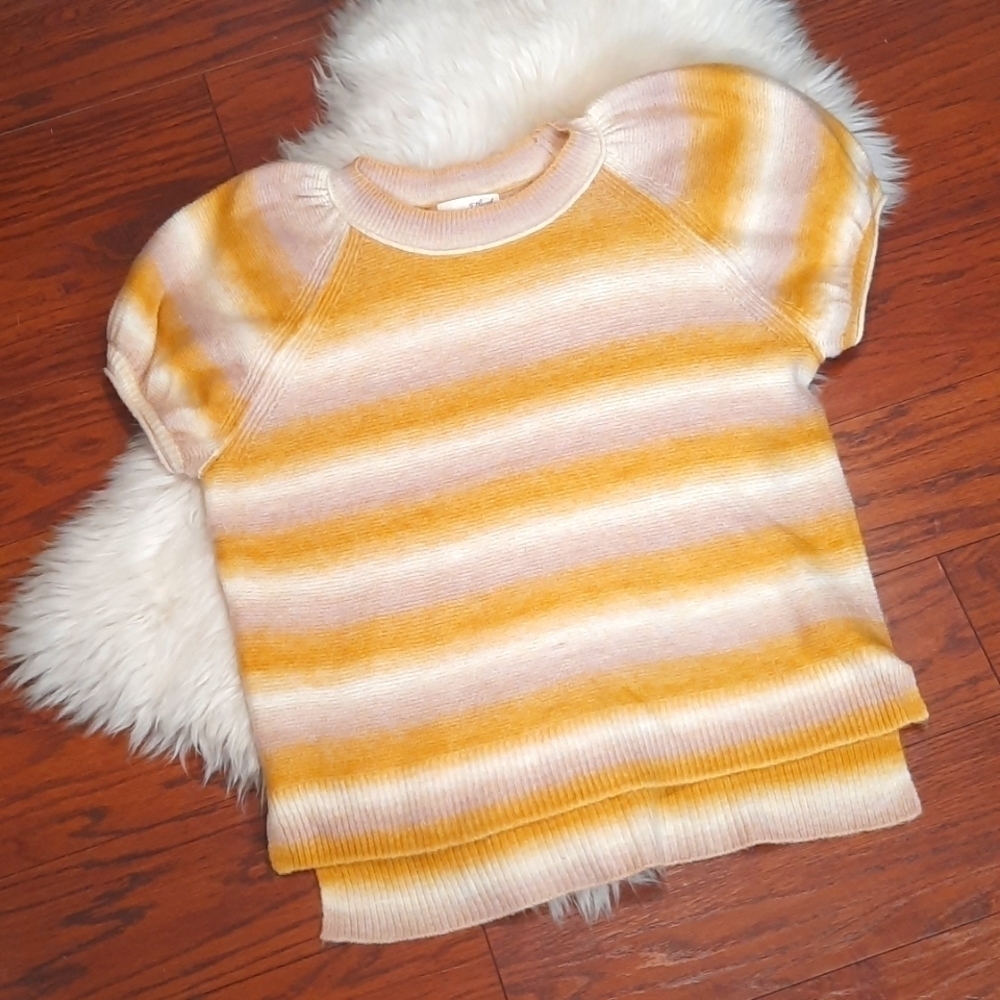 Universal Threads Shortsleeved Sweater